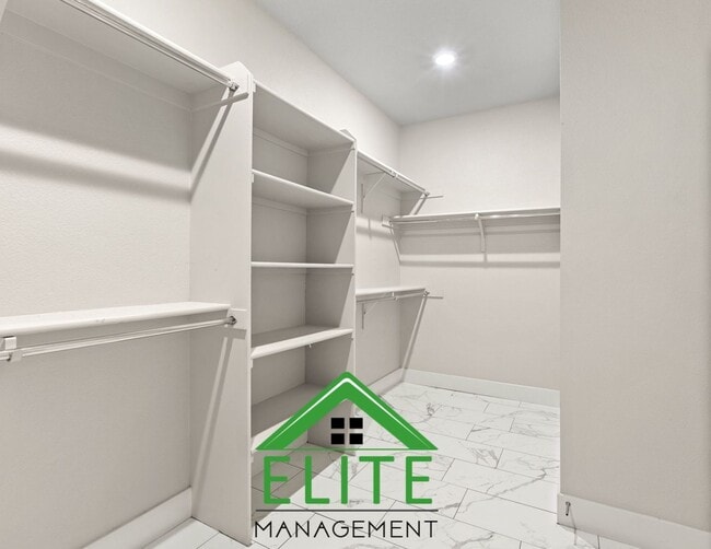 Building Photo - **Modern single-family residence in the hi...
