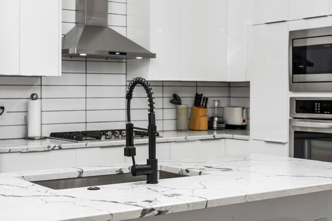 Building Photo - 2874 Grand Ave SW