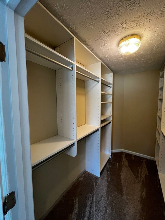 Building Photo - Blending Relaxation & Sophistication to Cr...