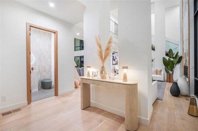 Building Photo - 1736 Cox Rd