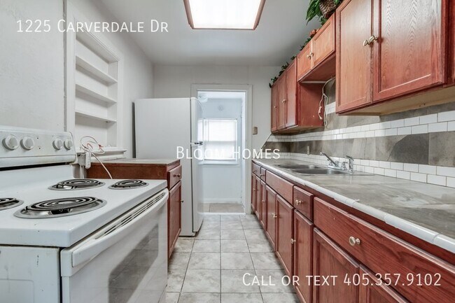 Building Photo - 1225 Carverdale Dr