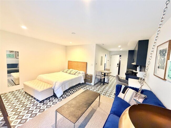 Building Photo - 201 Academy Dr