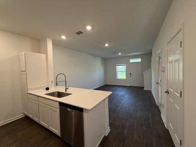 Building Photo - "Charming 2-Bedroom Townhouse Retreat with...