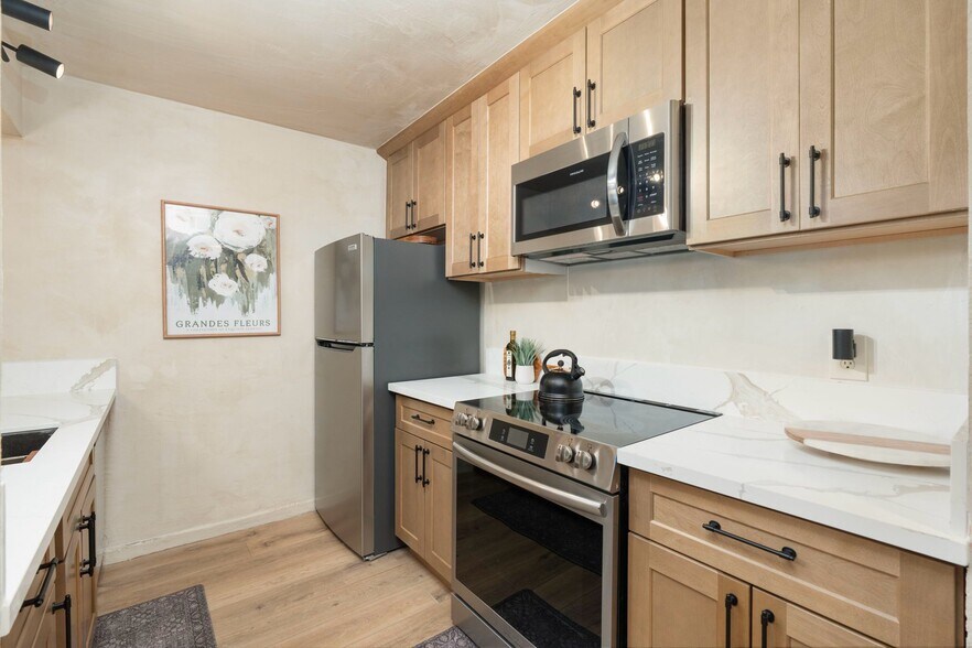 Primary Photo - 3313 N 68th St
