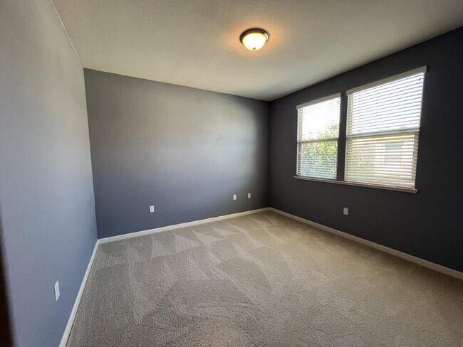 Building Photo - Spacious 2 Bedroom Townhome in San Jose