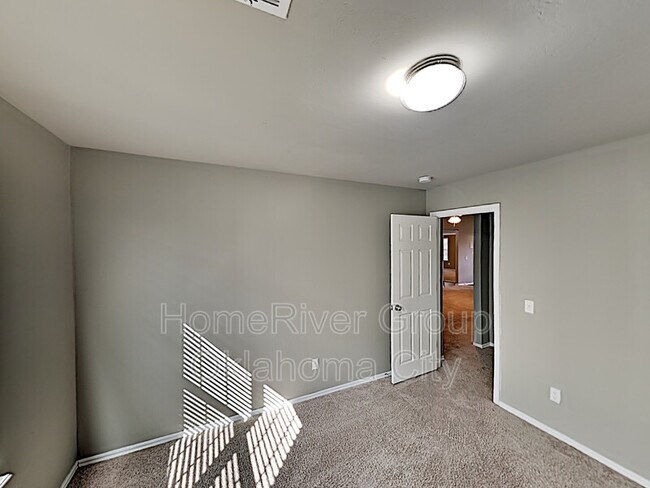 Building Photo - 2416 Canyon Creek Dr