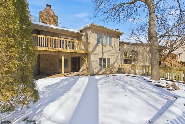 Building Photo - 3460 E Catalpa St