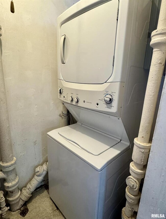 Building Photo - 902 39th St Ct