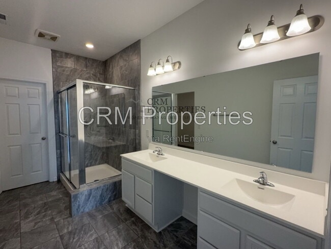 Building Photo - 3242 Somers Dr