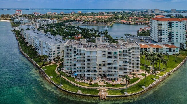 Building Photo - 6105 Bahia Del Mar Cir