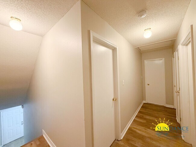 Building Photo - Newly Renovated 3 Bedroom Townhouse in Fort Walton Beach!