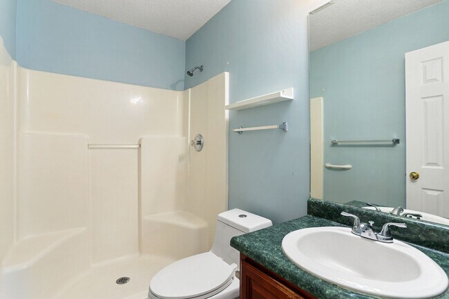Building Photo - 2 Bedroom 2 Bathroom Gated Community