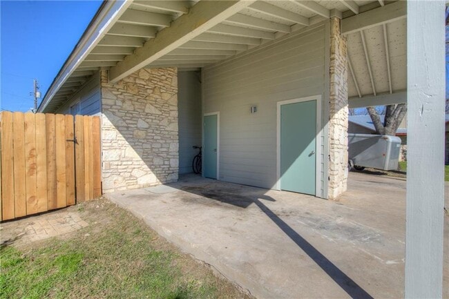 Building Photo - 2400 Burleson Ct