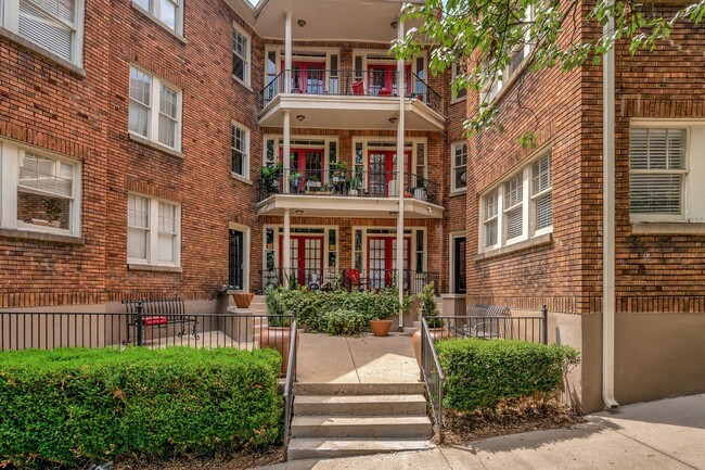 Interior Photo - Elmhardt Apartments