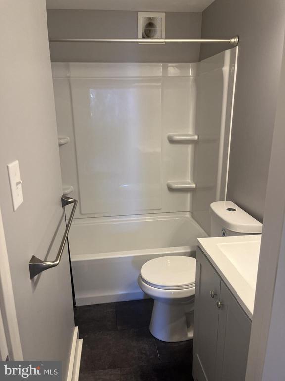 Building Photo - 134 W Airy St