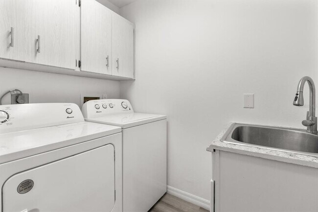 Building Photo - 1255 S Estate Point