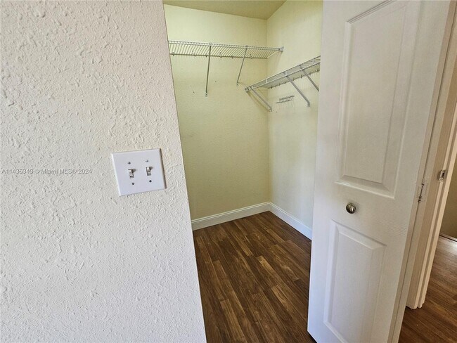 Building Photo - 12611 SW 54th Ct
