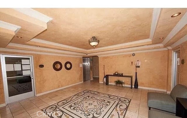 Building Photo - 1154 S Barrington Ave