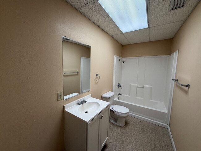 Building Photo - 1619 University Ave