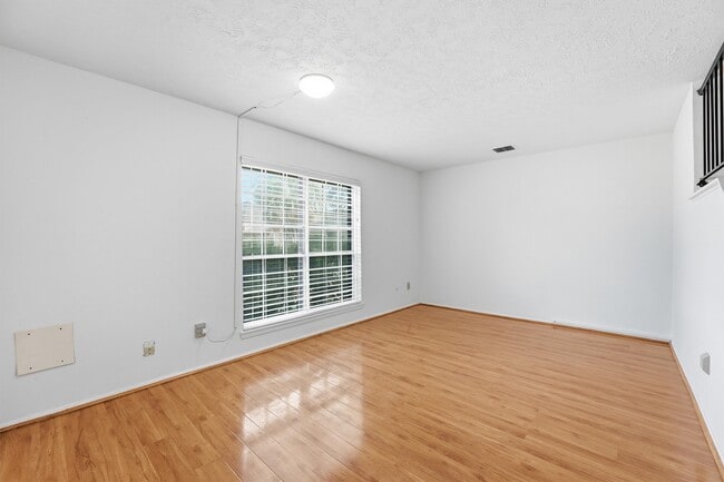 Building Photo - 12447 Sharpview Dr