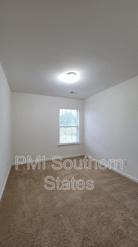 Building Photo - 31 Moorlyn Ln