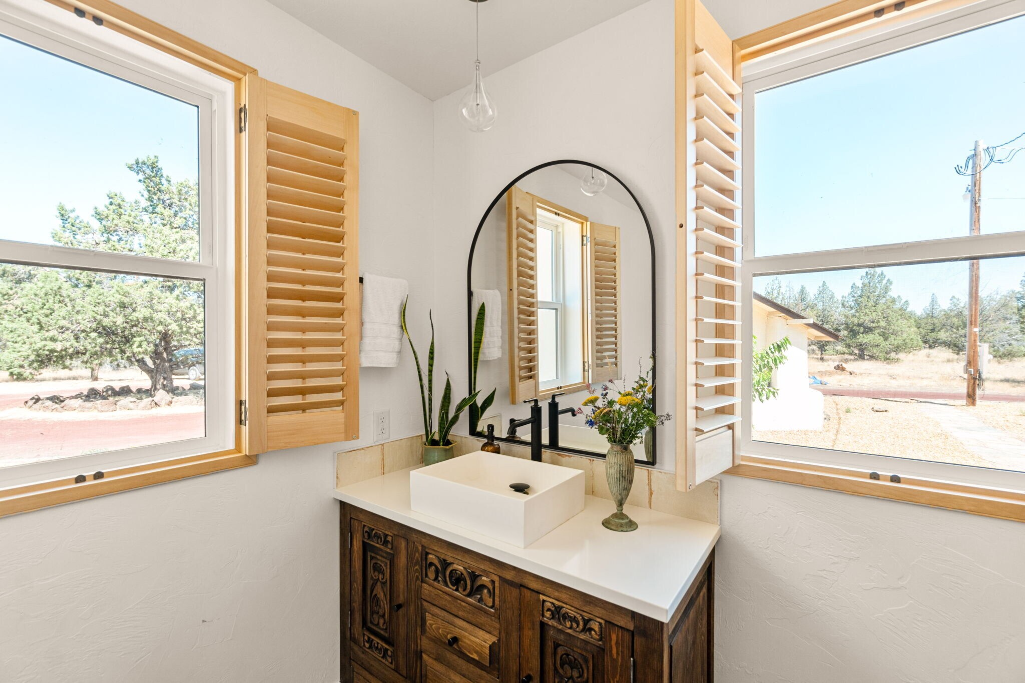 Casita bathroom sink - 4455 NE Vaughn Ave