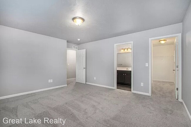 Building Photo - 4 br, 2.5 bath House - 651 East North Street