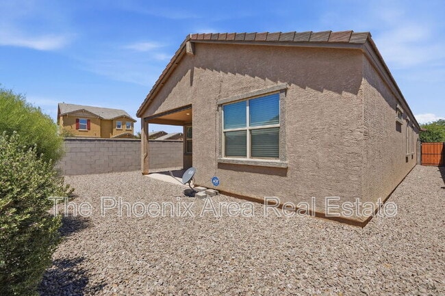 Building Photo - 40643 W Shaver Dr