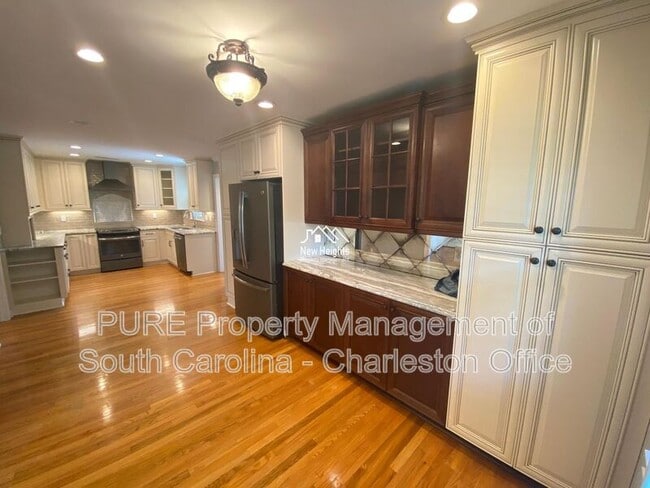 Building Photo - 14 Lampton Rd