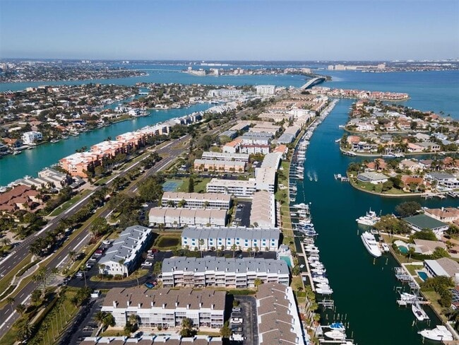 Building Photo - 745 Pinellas Bayway S