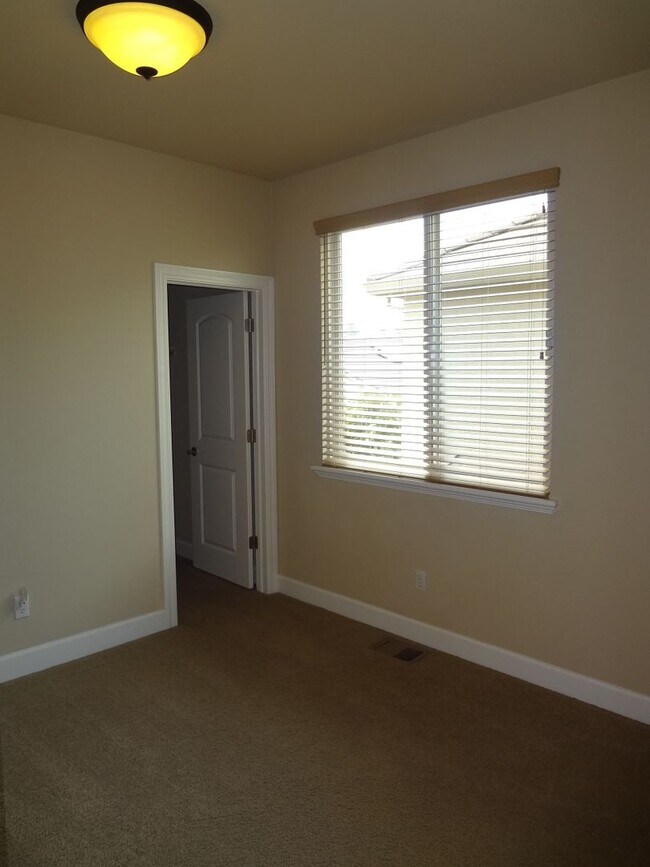 Building Photo - COMING SOON! Beautiful 5 bedroom Home in Lincoln Crossing Village!