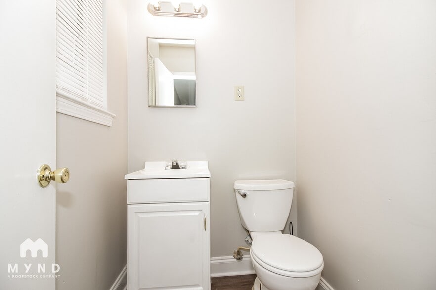 Building Photo - 6875 Embassy Cir