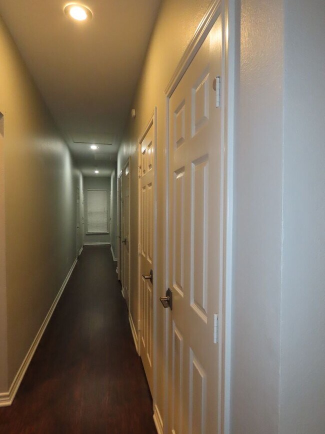 Building Photo - 2434 Haverhill Dr