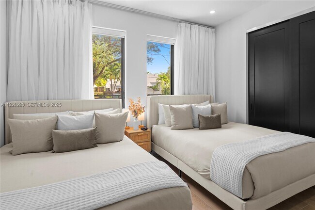 Building Photo - 550 NW 42nd St