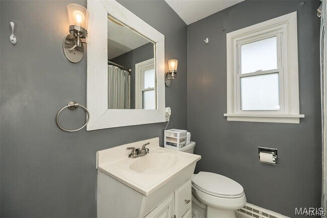 Building Photo - 405 N Moore St