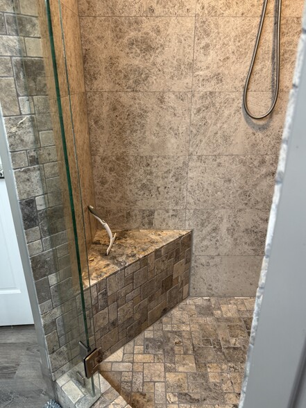 Primary shower - 68 N Fawn Pl