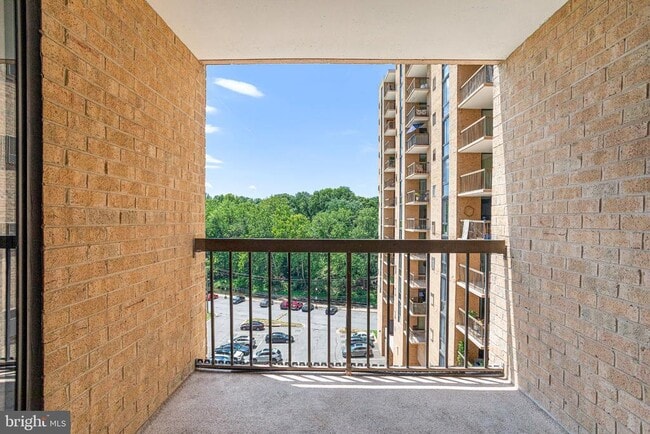 Building Photo - 4500 S Four Mile Run Dr