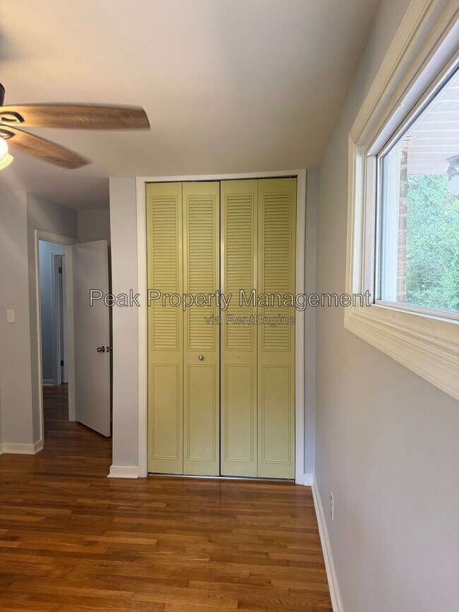 Building Photo - 2119 Woodmont Dr