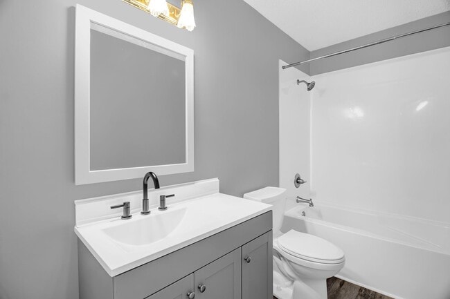 Building Photo - Stunning 3 bedroom, 2 1/2 bathroom End Tow...