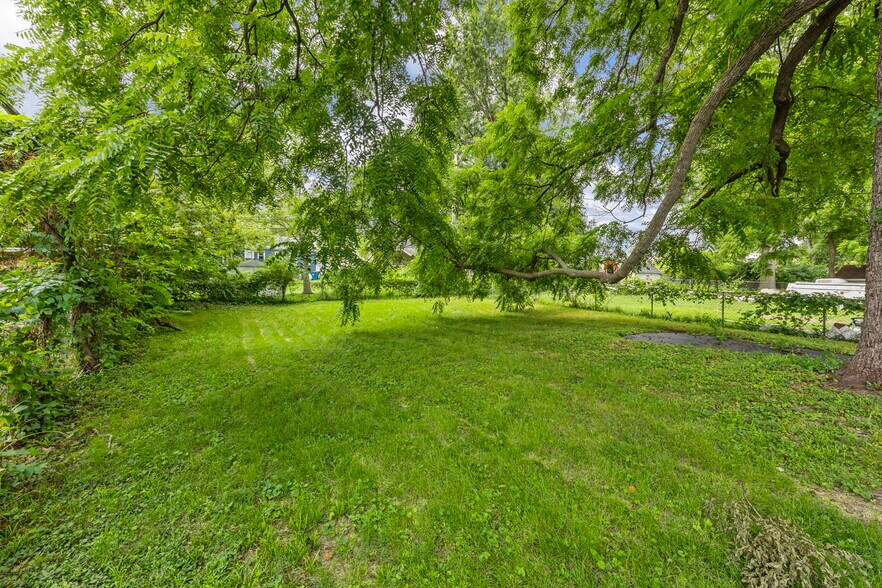 Fully fenced for your furry friends! - 9408 Echo Ln