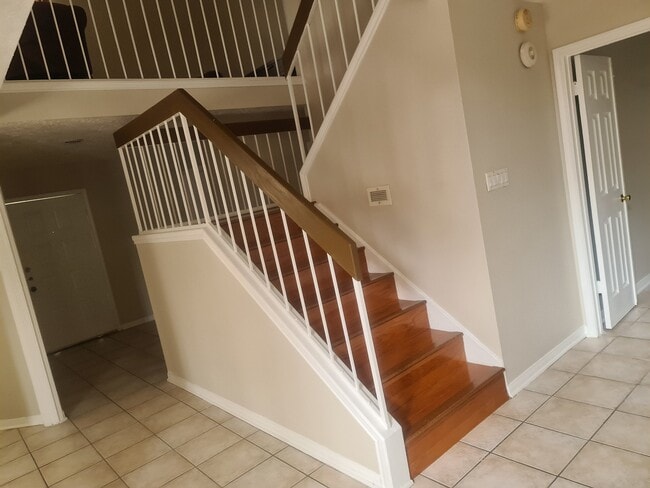 Building Photo - 3131 Meadway Dr