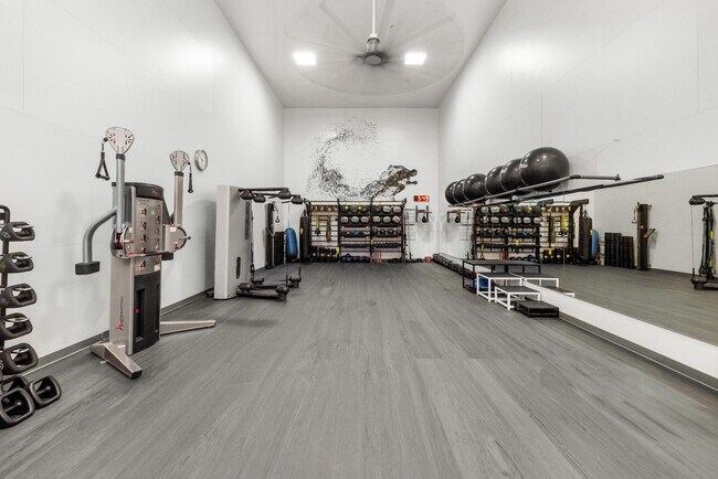 Building Photo - 5070 Lake Catalina Dr