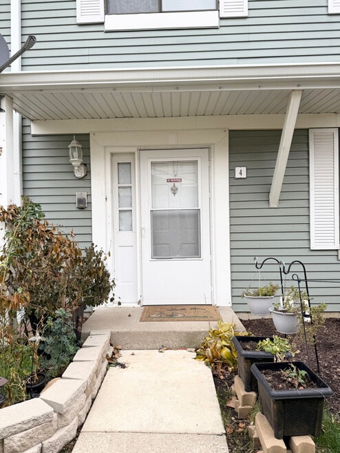 Building Photo - 29W535 Winchester Cir S