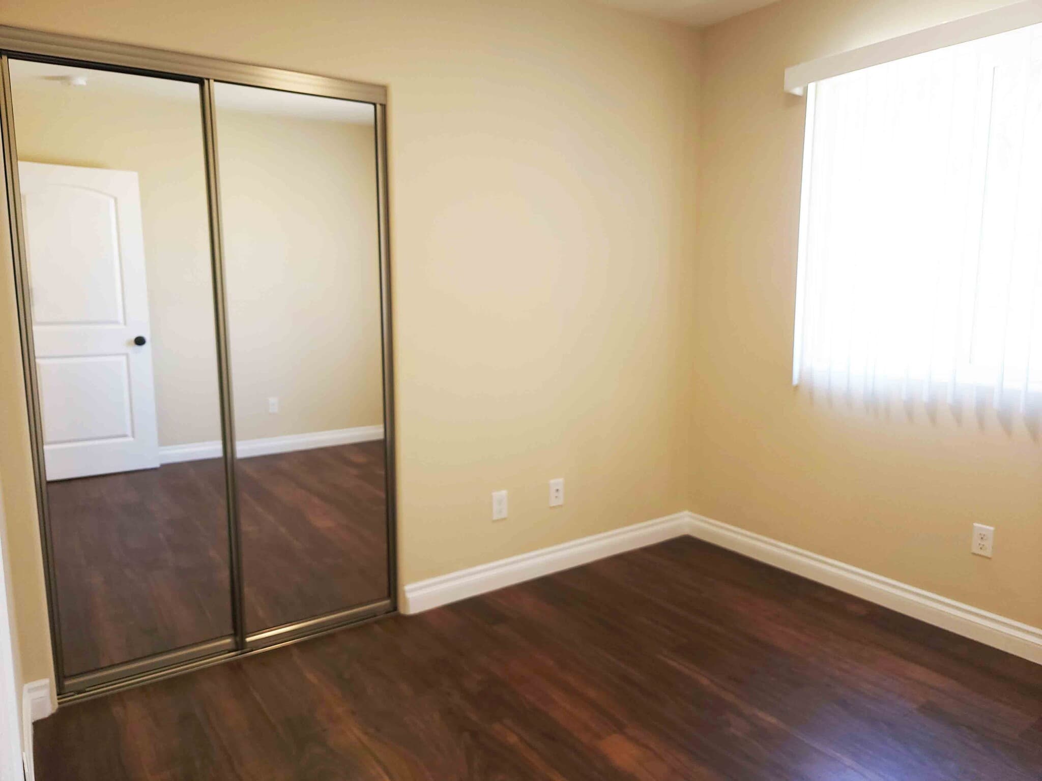 Building Photo - 1719 W 39th Pl