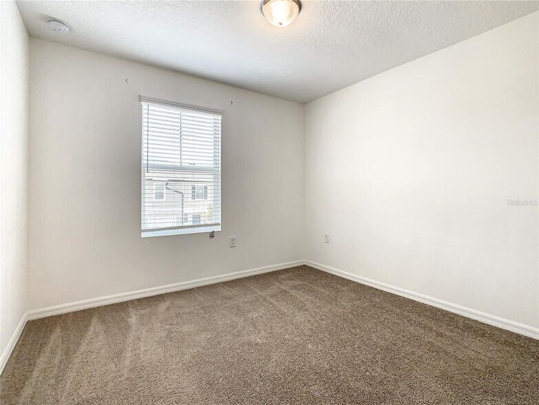 UNFURNISHED BEDROOM - 888 Grandin St