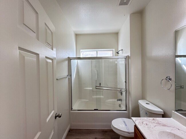 Building Photo - DECATUR & BLUE DIAMOND