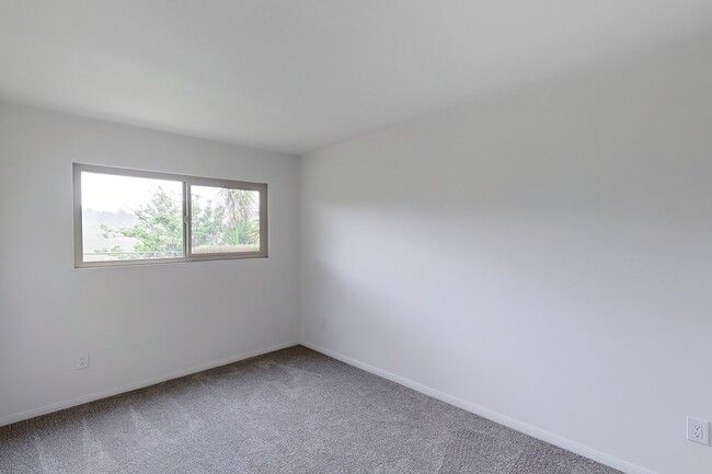 Building Photo - San Carlos West 2story with Canyon Views 5...