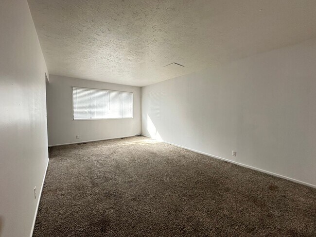 Building Photo - 4 Plex- Foxbridge Dr