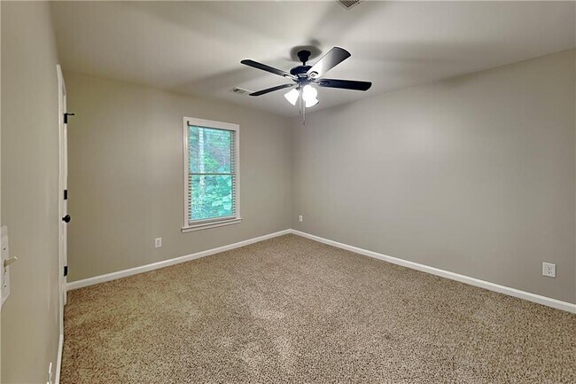 Building Photo - 3174 Vickery Dr NE