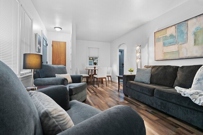 Building Photo - Flexible Furnished 2 BR 1 BA w/ garage and...